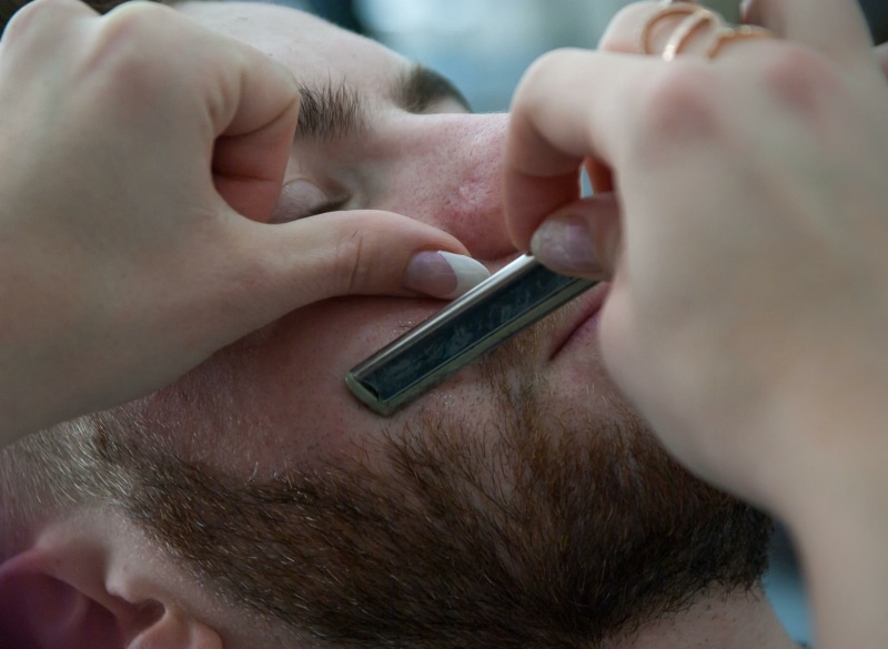 Friseurbedarf 3 Bart rasieren
